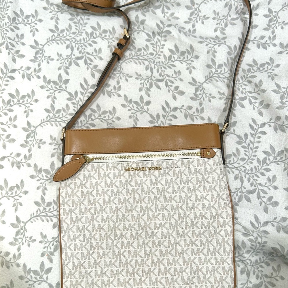 Michael Kors crossbody bag Connie bag in vanilla color